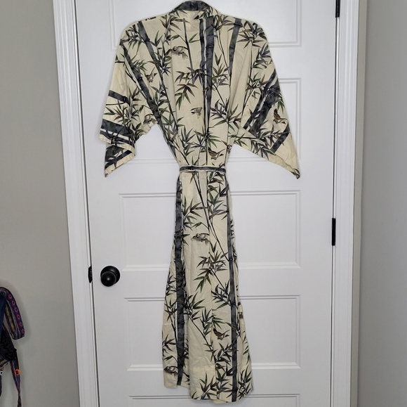 Vintage Smithsonian Institution Kimono Robe - Picture 2 of 5